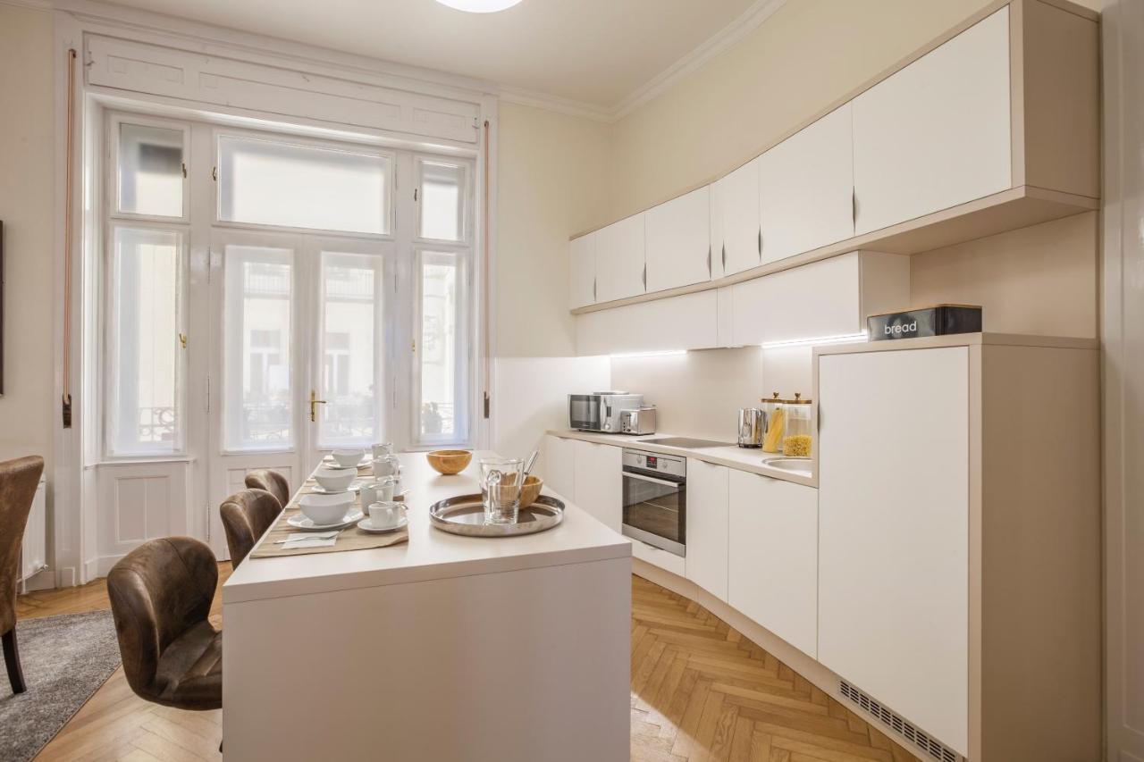 Modernized Unique Huge Central Apartment On 135Sqm بودابست المظهر الخارجي الصورة