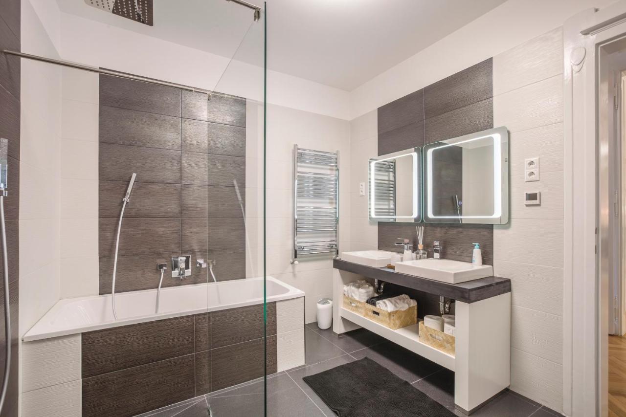 Modernized Unique Huge Central Apartment On 135Sqm بودابست المظهر الخارجي الصورة